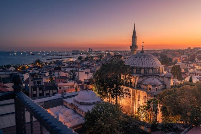 Nádherný pohled na noční Istanbul