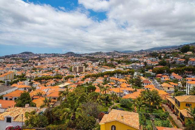Funchal_z_vysky_madeira_spurek.jpg