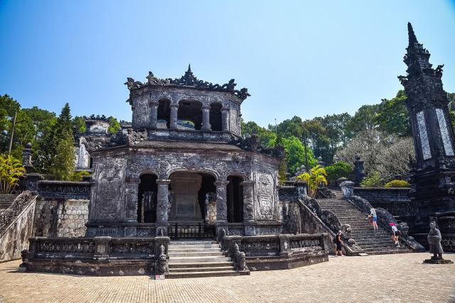 Vietnam_Hue_hrobka_Khai_Dinh_1__foto_Pavel_Spurek.jpg