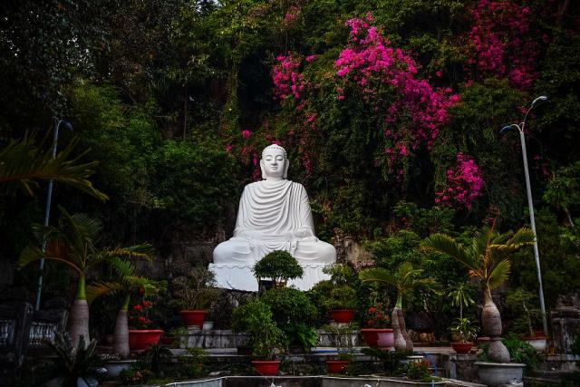 Vietnam_Marble_Mountains_buddha__foto_Pavel_Spurek.jpg