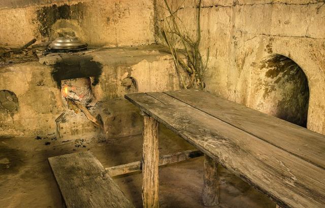 interiér tunelů Cu Chi