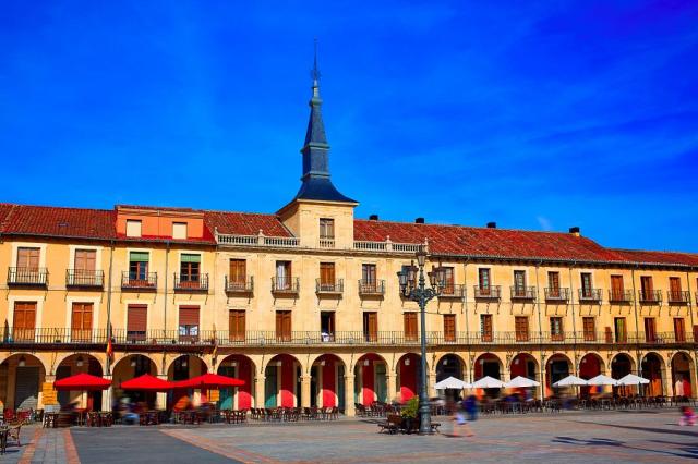 Spanelsko_Leon_Plaza_Mayor.jpg