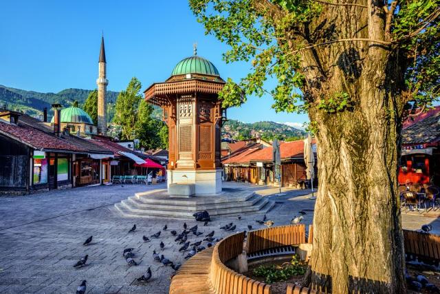 Bosna_Hercegovina_Sarajevo_hlavni_namesti_cast_Bascarsija.jpg