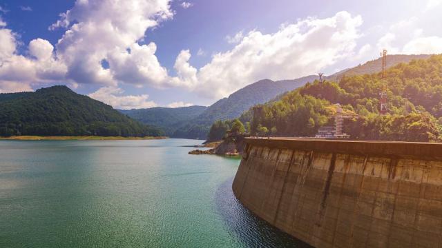 Vidraru_Dam.jpg