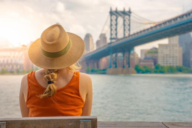 Brooklynský most a turistka
