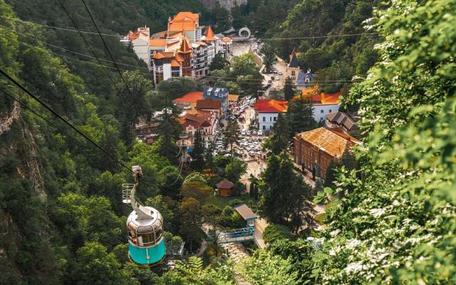 Pohled na lázeňské město Bordžomi Gruzie