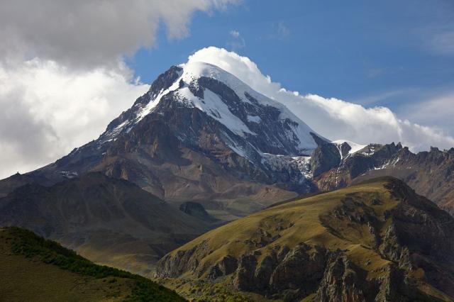Hora Mount Kazbegi s výškou 5047 m.
