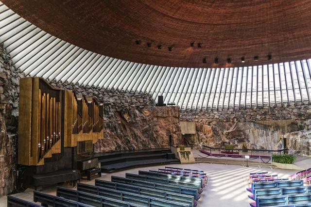 Skalní kostel Temppeliaukio v Helsinkách