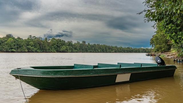 člun_řeka_Kinabatangan