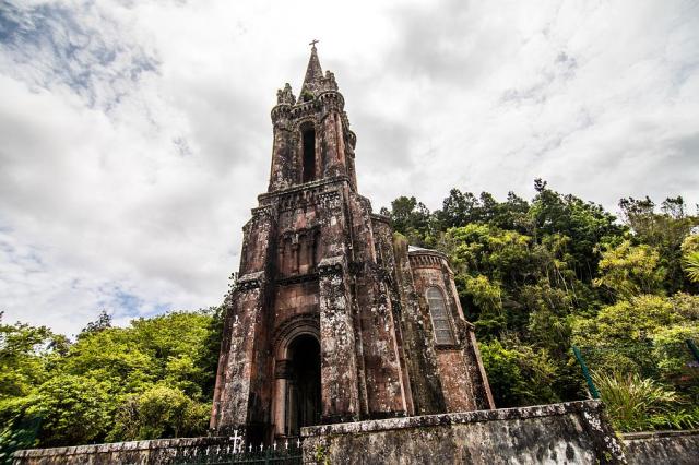 Kaple Our Lady Victoria, Furnas