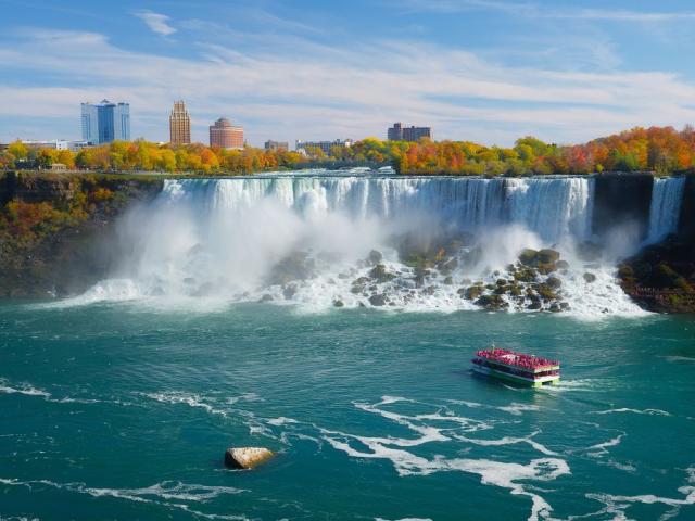 Dechberoucí Niagárské vodopády a plavba lodí u podkovy
