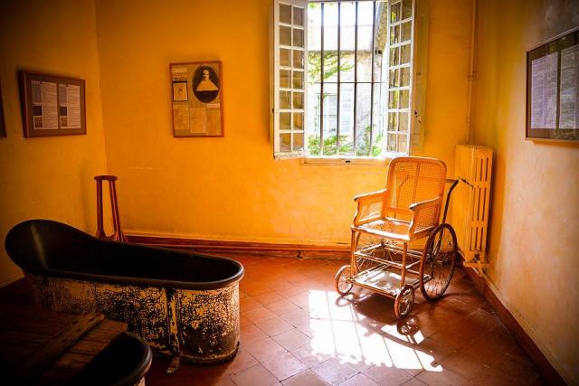 Provence_sanatorium_Saint_Paul_de_Mausole_pokoj_Vincenta_Van_Go