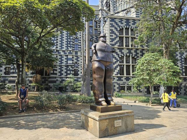 Kolumbie_Medellin_socha_Fernanda_Botera__foto_Daniela_Lukovicso
