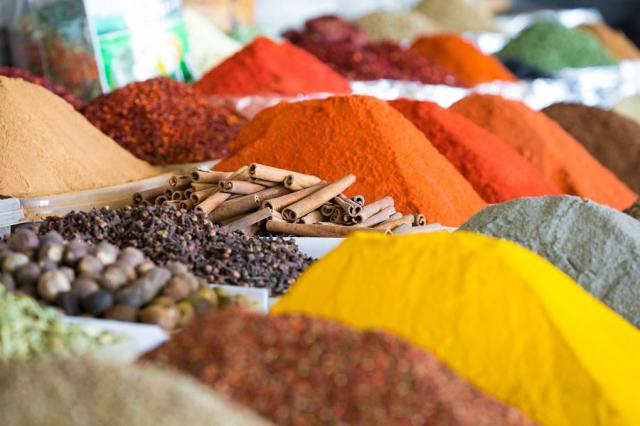 Uzbekistan_Taskent_Chorsu_bazar_koreni.jpg