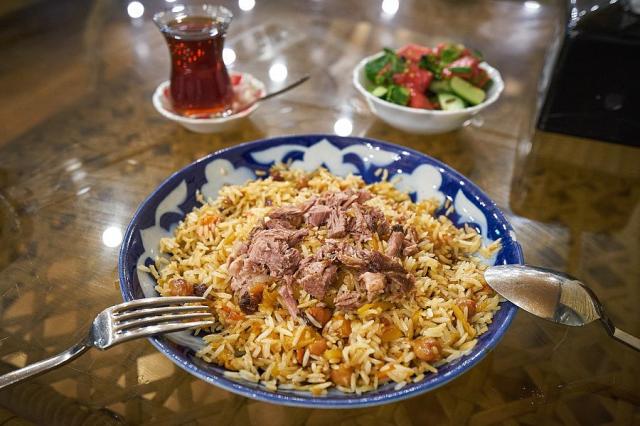 Uzbekistan_kuchyne_plov_1.jpg