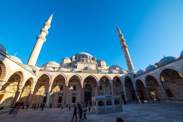 Sulejmanova_mesita_2_Istanbul_Spurek.jpg