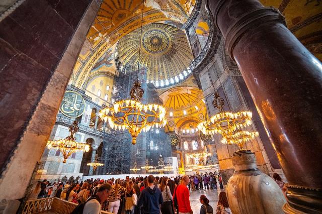 Hagia_Sofia_interier_1_Istanbul_Spurek.jpg