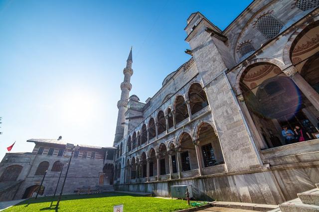Modra_mesita_2_Istanbul_Spurek.jpg