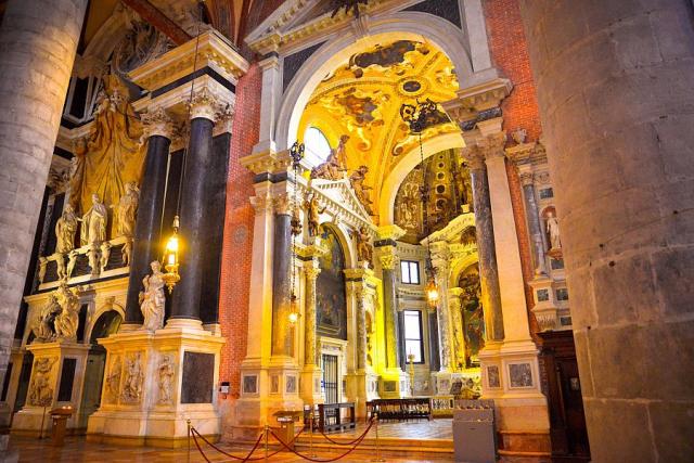 Benatky_Santa_Maria_Gloriosa_dei_Frari_interier__Pavel_Spurek_2