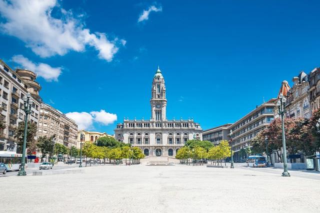 Porto_radnice_na_Avenida_dos_Aliados.jpg