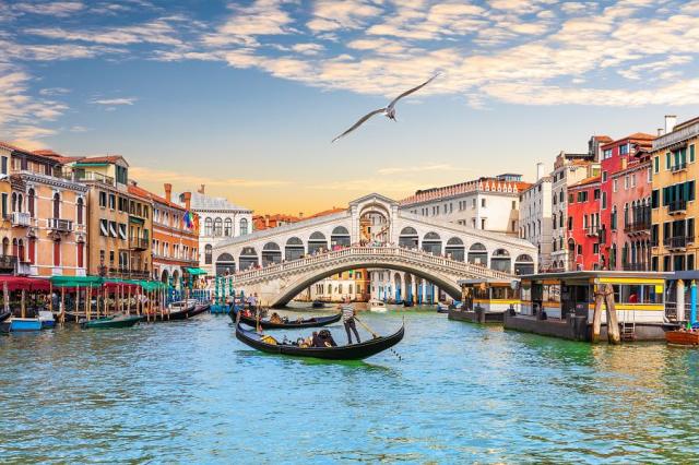 Rialto Bridge, Benátky