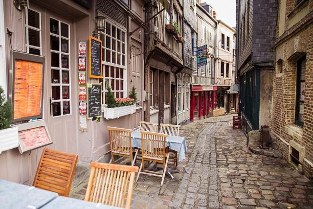 Normandie_Honfleur_ulicky__Pavel_Spurek.jpg