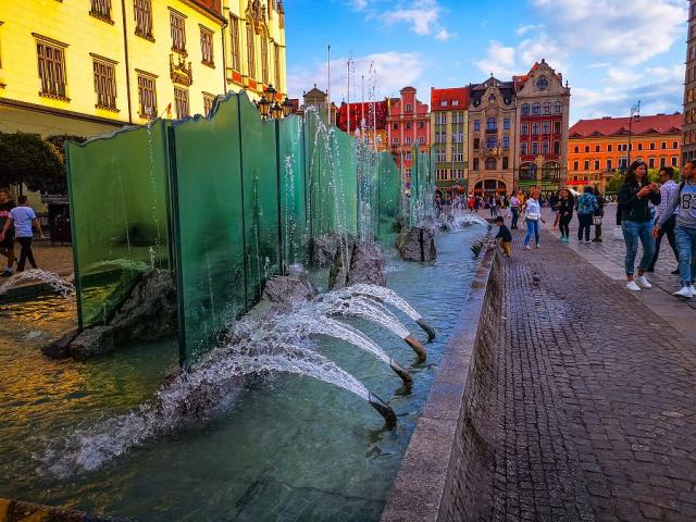 Wroclaw_Rynek_fontany__foto_Pavel_Spurek.jpg