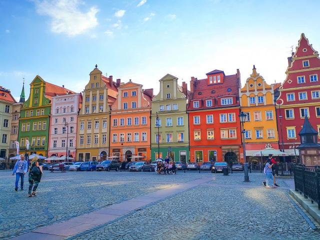 Wroclaw_Rynek_barevne_stitove_domy__foto_Pavel_Spurek.jpg