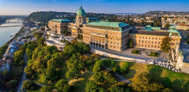 Budapest_Kralovsky_palac.jpg