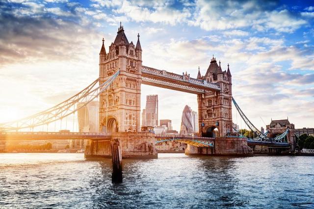 Londyn_Tower_Bridge_jaro.jpg