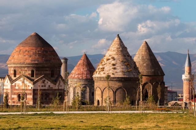 komplex mausoleí Üç Kümbetler