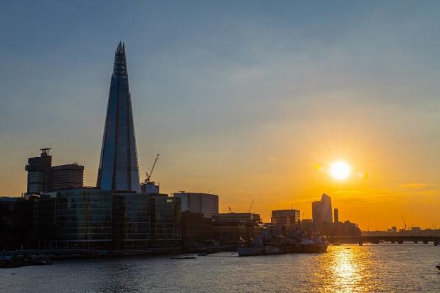 Londyn_zapad_slunce_The_Shard__foto_Pavel_Spurek.jpg