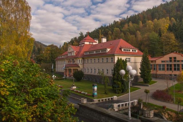 LLJ_Agricola Spa Centre_Autumn_ext1