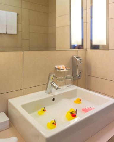 151 ParkInn Sarvar int774