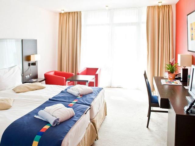 151 ParkInn Sarvar int775