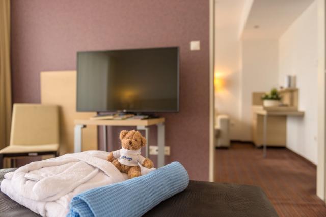 151 ParkInn Sarvar int777