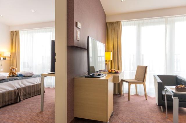 151 ParkInn Sarvar int778