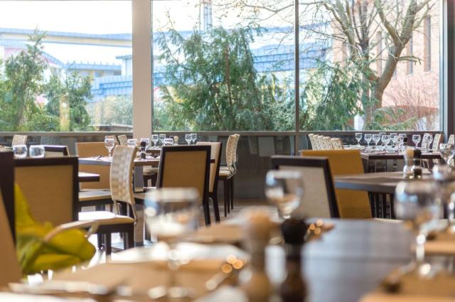 151 ParkInn Sarvar int763