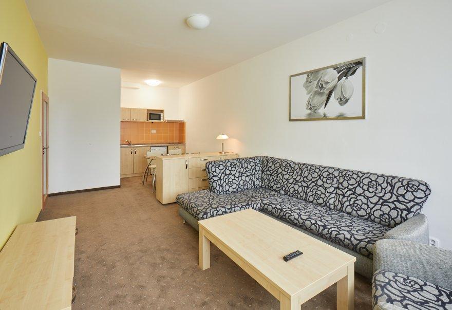 LLJ Behounek23 suite 028