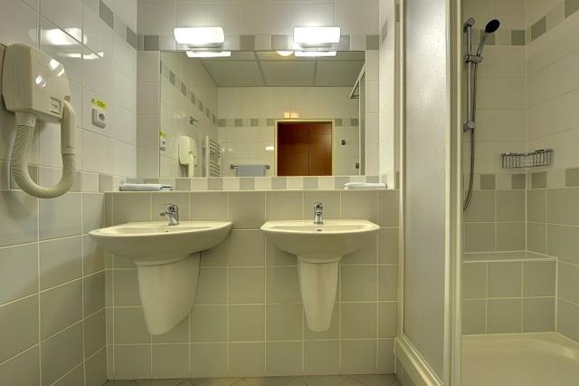 LLJ Behounek23 bathroom Cat. I. A DBL 011