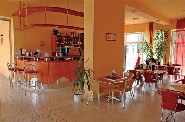 862 Bar restauracia 002