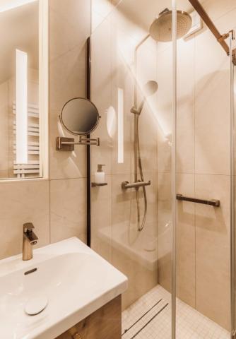 198 AQUA bathroom scaled 014