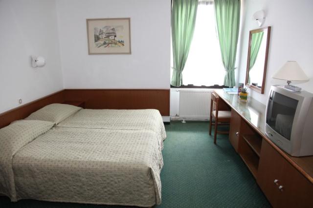 311_catez-brez-balkona