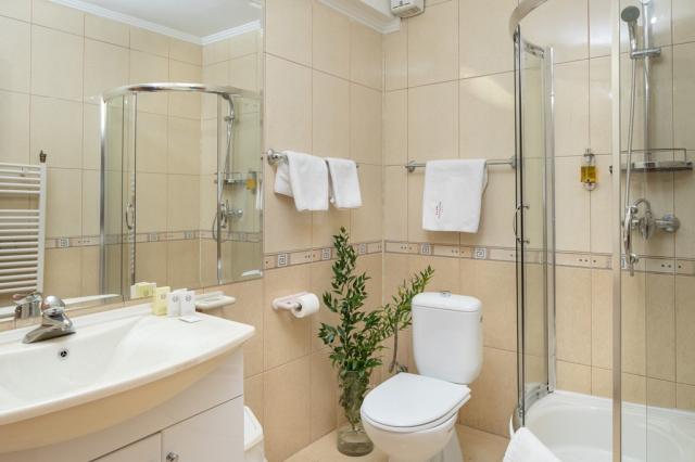 Rumunsko-poznavaci-zajezd-hotel Rozmarín-koupelna