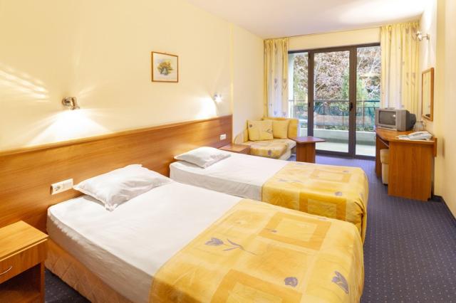 Bulharsko-Zlaté-písky-Hotel-Perunika-pokoj