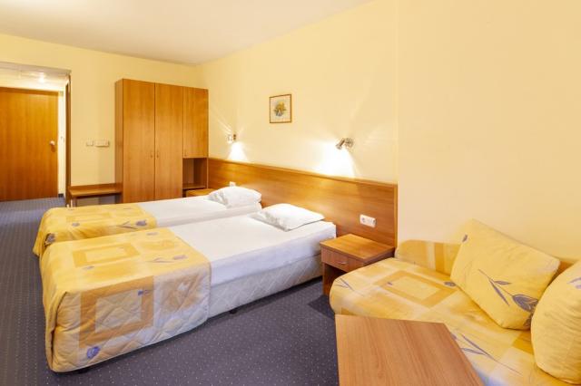 Bulharsko-Zlaté-písky-Hotel-Perunika-pokoj