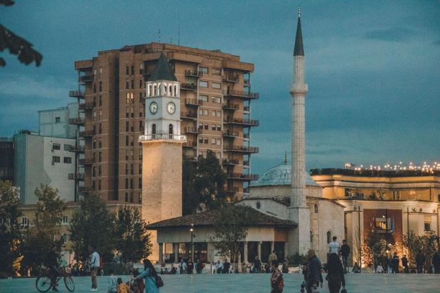Poznávací zájezd-Albánie-Tirana-fotka od mario beqollari-Unspla