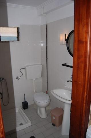 Řecko-Vrasna-dům Jorgos-koupelna a WC