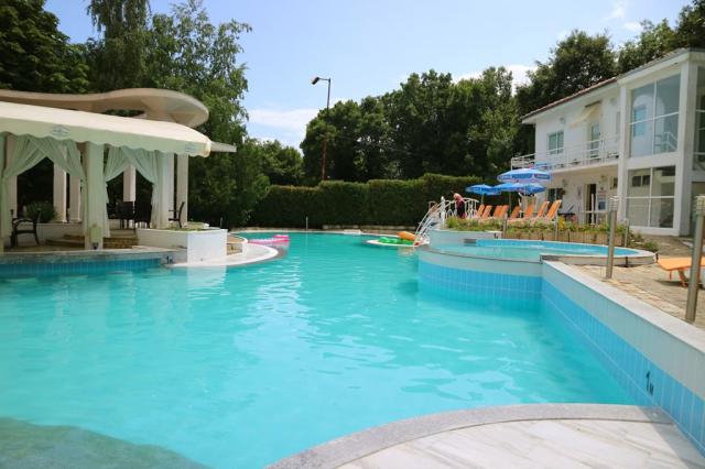 Bulharsko-Zlaté Písky-hotel Bellevue Park-bazén