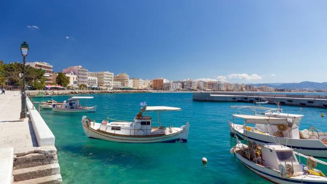 Řecko-Loutraki-přístav-iStock-858920924